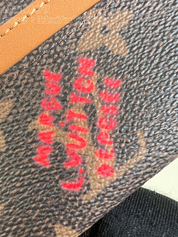 l0*is V*t0n card holder-11*7*0.5cm