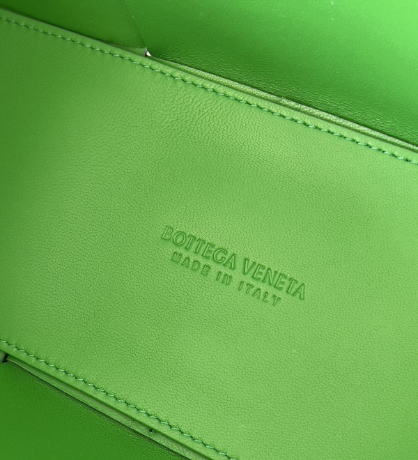 bo*te*ga Ve*ne*ta small arco tote bag