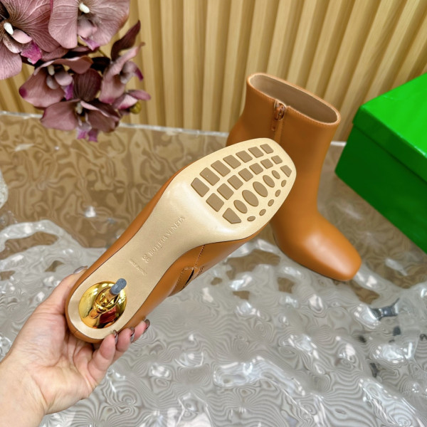 bo*te*ga Ve*ne*ta  knot ankle boot