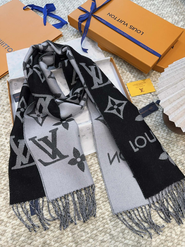 l0*is V*t0n scarf