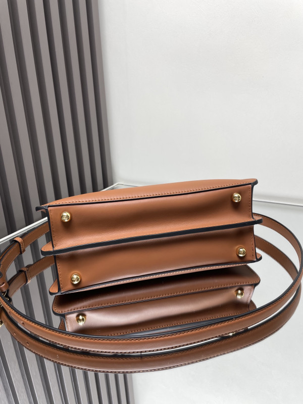 F**di peekaboo iseeu small-27x21x11cm