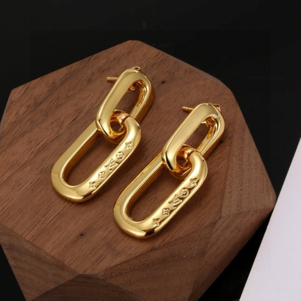 l0*is V*t0n earrings