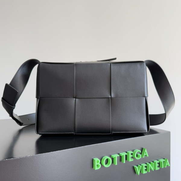 bo*te*ga Ve*ne*ta arco camera bag -28*18*9cm
