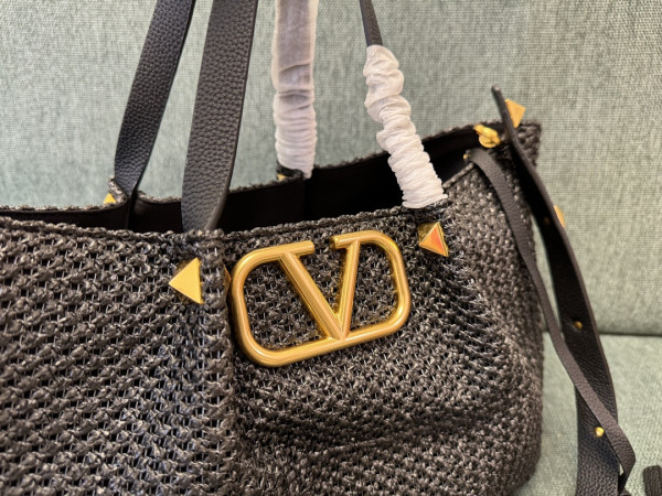 VALENTINO MEDIUM STRAW SUMMER TOTE