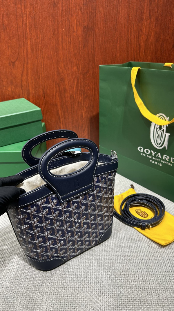 Go*ard beluga  - 23×18.5×8cm